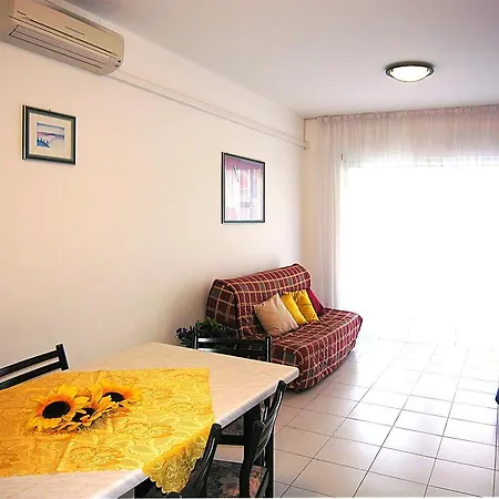 Daire Pine Wood Bibione