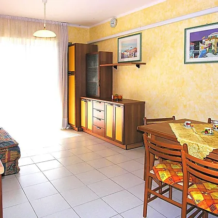Pine Wood Apartment *