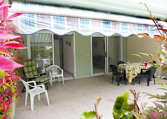 Apartment Pine Wood *