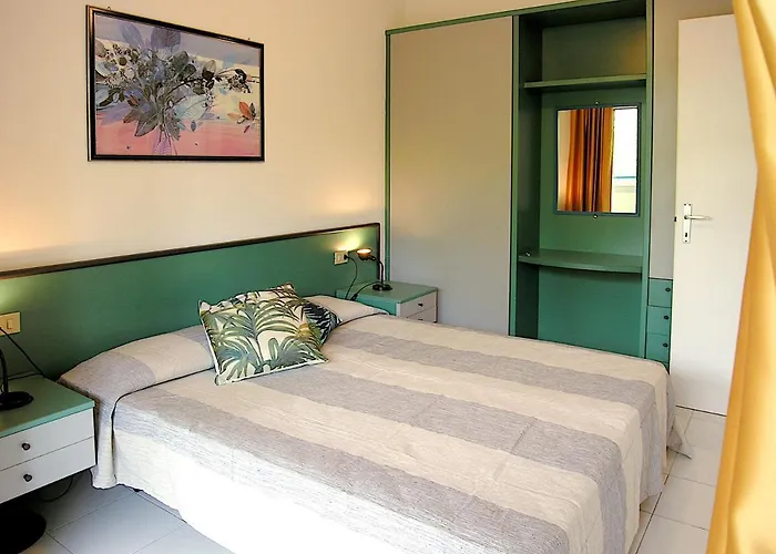 Pine Wood Apartment *