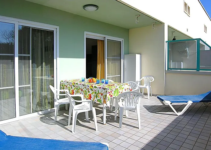 Pine Wood Apartment *